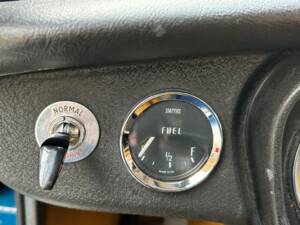 Image 16/21 of MG MGB GT (1973)