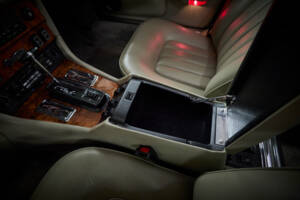 Image 56/97 of Daimler Double Six (1994)