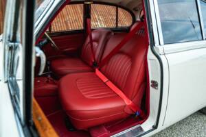 Bild 25/51 von Jaguar 240 (1968)