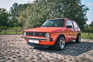 Image 2/49 of Volkswagen Golf Mk I GTI 1.6 (1979)