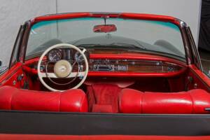 Image 30/34 of Mercedes-Benz 280 SE (1966)
