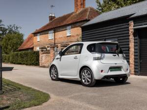 Bild 26/50 von Aston Martin Cygnet (2011)
