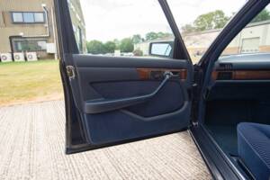 Bild 20/29 von Mercedes-Benz 300 SE (1990)
