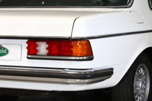 Image 24/25 of Mercedes-Benz 280 CE (1977)