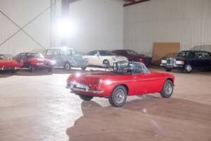 Image 13/27 of MG MGB GT (1972)