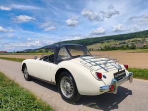 Image 6/27 of MG MGA 1500 (1958)