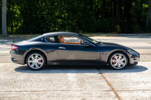 Bild 12/37 von Maserati GranTurismo S (2010)