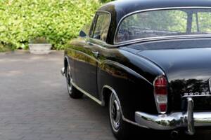 Immagine 6/35 di Mercedes-Benz 220 SE (1960)