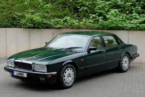 Image 1/77 of Jaguar XJ 40 (XJ-R) (1993)