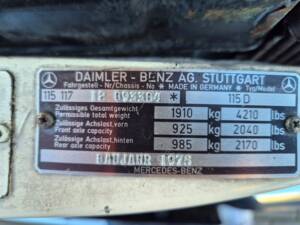 Bild 12/19 von Mercedes-Benz 240 D (1975)