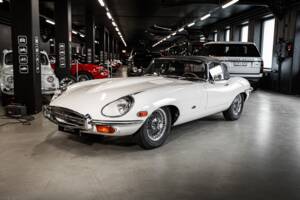 Image 50/53 de Jaguar E-Type (1970)
