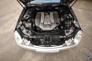 Image 51/72 of Mercedes-Benz E 55 AMG (2002)