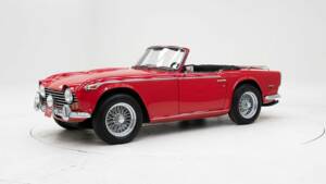 Image 1/15 of Triumph TR 250 (1968)