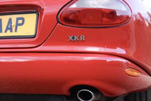Image 20/50 de Jaguar XKR (2000)
