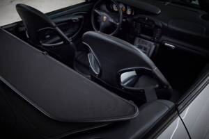 Bild 65/100 von Porsche 911 Carrera 4S (2004)
