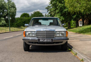 Imagen 5/25 de Mercedes-Benz 280 E (1981)