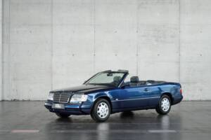 Bild 1/50 von Mercedes-Benz E 200 (1996)