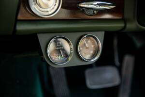 Image 19/44 of Ford Zodiac MkIII (1964)