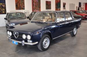 Image 4/35 of Alfa Romeo 2000 Berlina (1972)