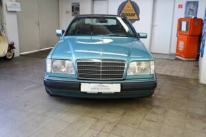 Afbeelding 4/50 van Mercedes-Benz 300 CE-24 (1993)