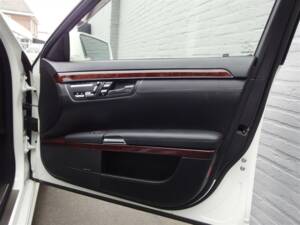 Image 69/99 of Mercedes-Benz S 65 AMG L (2006)