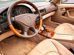 Image 2/25 of Mercedes-Benz SL 500 (1999)