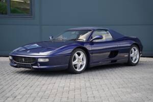 Image 34/50 de Ferrari F 355 Spider (1998)