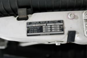 Imagen 22/27 de Mercedes-Benz 230 (1977)