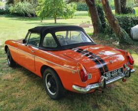Bild 6/8 von MG MGB Lightweight Rennwagen (1972)