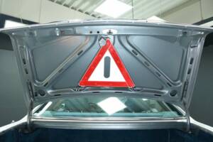 Bild 40/50 von Mercedes-Benz 560 SEC (1988)