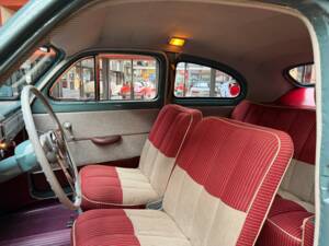 Image 18/34 of Volvo PV 444 (1951)
