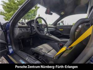 Image 23/50 of Porsche 718 Cayman GT4 RS Weissach (2025)
