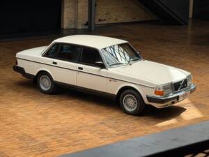 Bild 5/43 von Volvo 240 (1989)