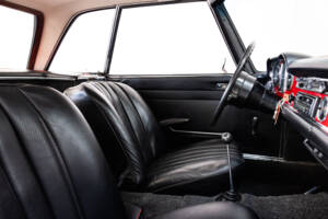 Image 17/30 of Mercedes-Benz 280 SL (1968)