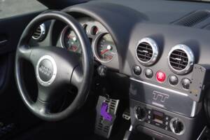 Image 18/20 de Audi TT 3.2 quattro (2004)