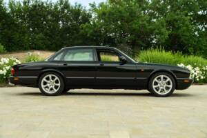 Bild 4/50 von Jaguar XJR 4.0 (2000)