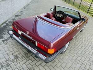 Afbeelding 10/36 van Mercedes-Benz 560 SL (1986)