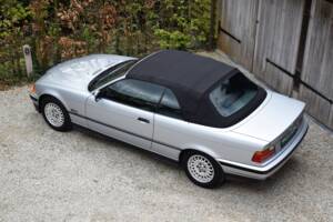 Image 11/46 of BMW 320i (1995)