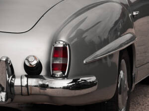 Image 8/9 of Mercedes-Benz 190 SL (1963)
