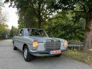 Imagen 28/28 de Mercedes-Benz 200 (1975)