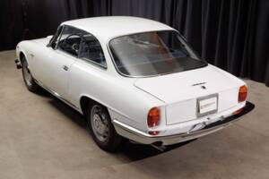 Image 35/98 de Alfa Romeo 2600 Sprint (1964)