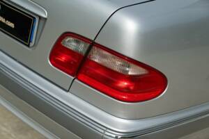 Image 11/50 de Mercedes-Benz E 430 (2000)