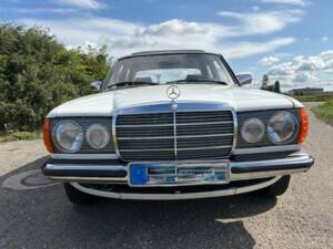 Bild 3/6 von Mercedes-Benz 200 D (1980)