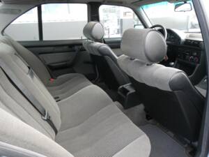 Image 11/16 of BMW 525i (1990)