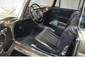 Immagine 13/48 di Mercedes-Benz 280 SE 3,5 (1971)
