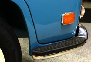 Image 20/33 of Volkswagen T2a minibus (1970)