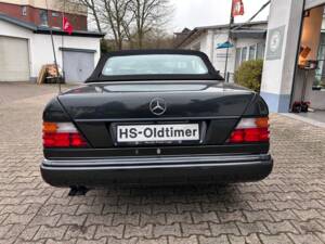 Image 19/28 of Mercedes-Benz 300 CE-24 (1993)