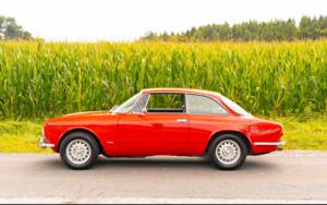 Image 8/53 of Alfa Romeo 2000 GT Veloce (1975)