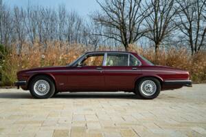 Bild 4/50 von Daimler Double Six (1988)