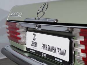 Image 26/66 of Mercedes-Benz 450 SLC (1977)
